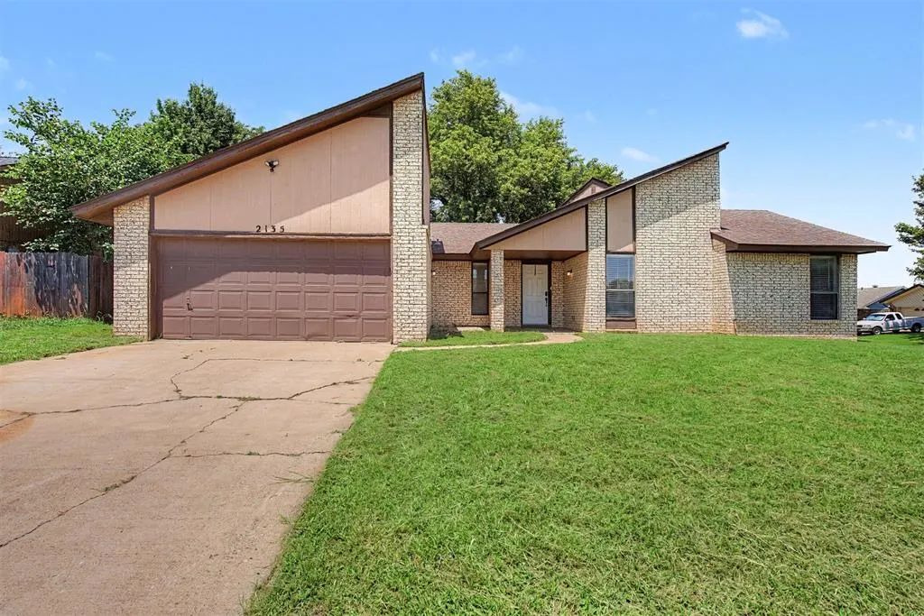 Front exterior — 2135 Teresa Drive, Norman, OK 73071