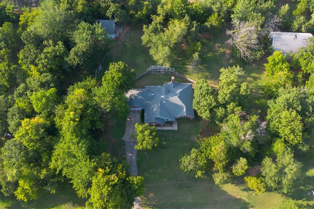 Photo 2 — 3333 Everett Drive, Edmond, OK 73013