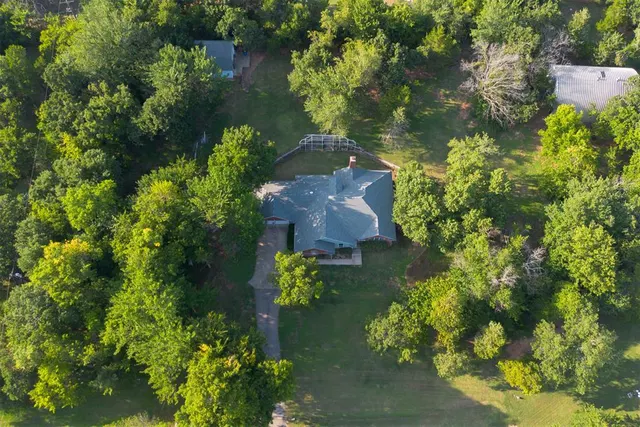 Photo 2 — 3333 Everett Drive, Edmond, OK 73013