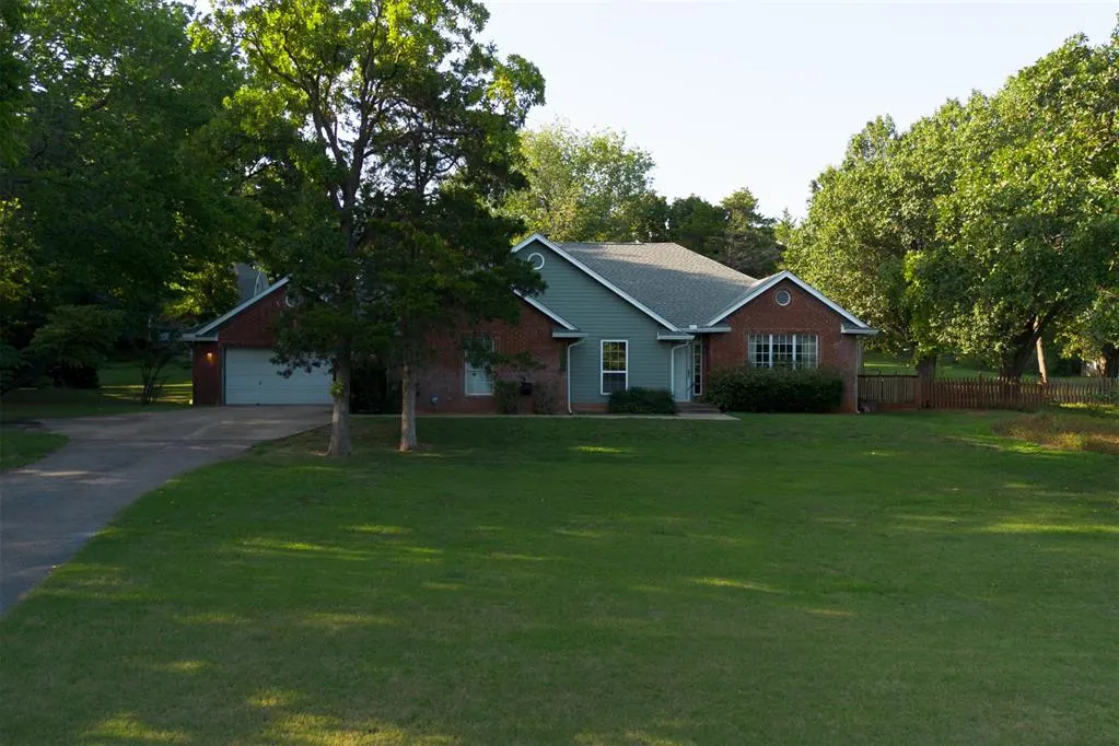Photo 3 — 3333 Everett Drive, Edmond, OK 73013