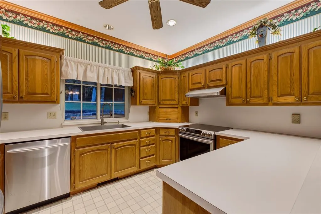 Photo 13 — 3333 Everett Drive, Edmond, OK 73013