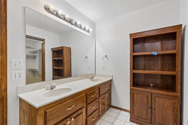 Photo 8 — 8801 Scirocco Circle, Oklahoma City, OK 73135