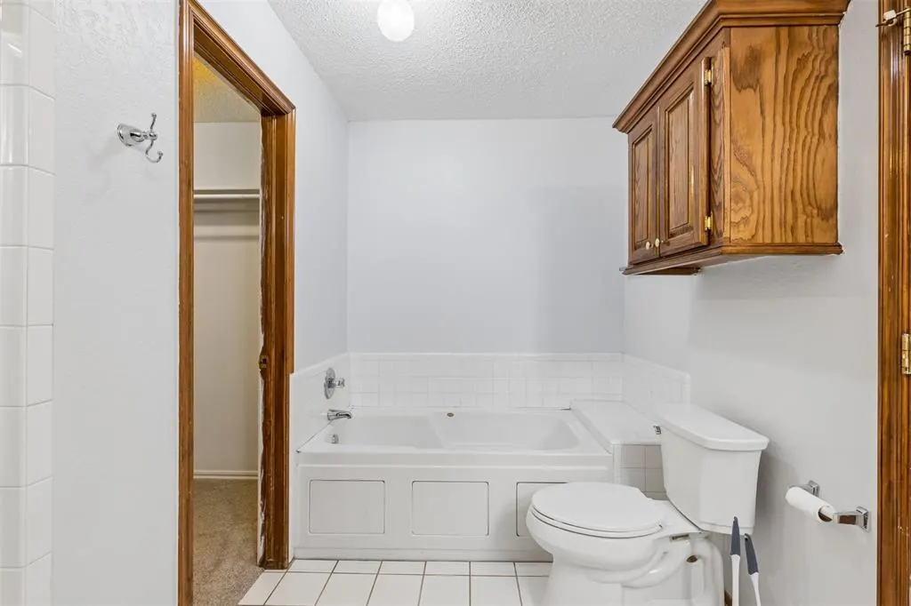 Photo 9 — 8801 Scirocco Circle, Oklahoma City, OK 73135