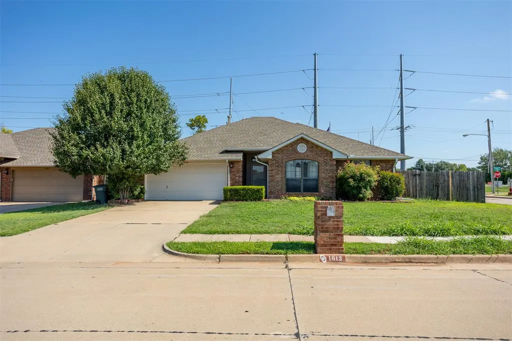 Photo 2 — 1613 Pinnacle Lane, Edmond, OK 73003