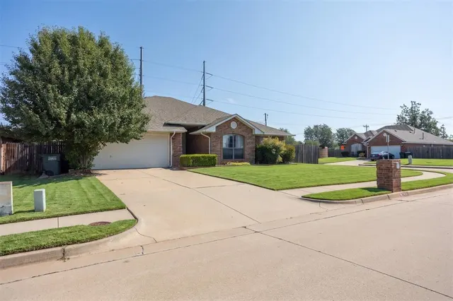 Photo 3 — 1613 Pinnacle Lane, Edmond, OK 73003