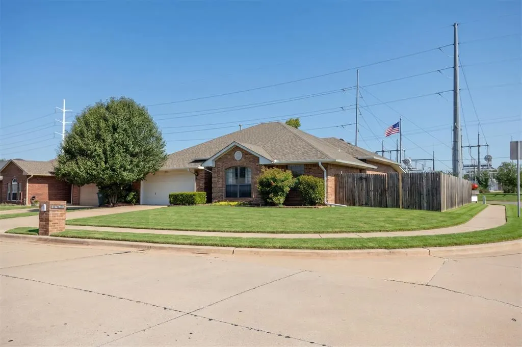 Photo 4 — 1613 Pinnacle Lane, Edmond, OK 73003