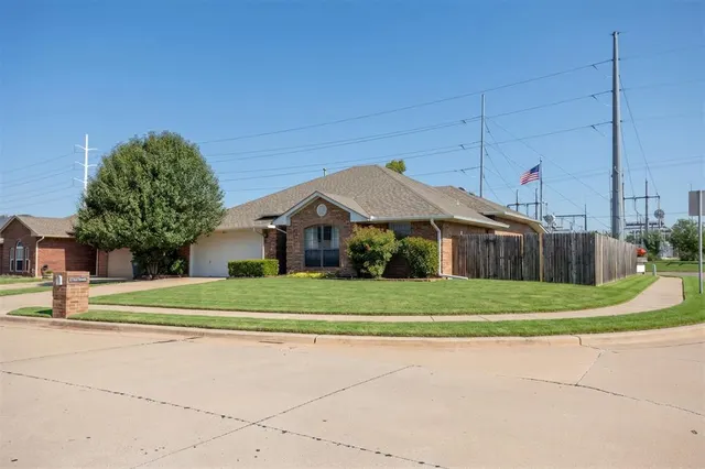 Photo 4 — 1613 Pinnacle Lane, Edmond, OK 73003