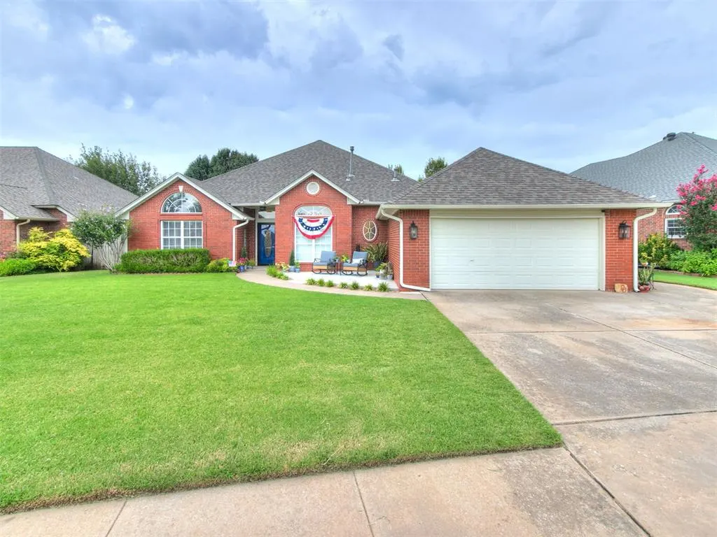 Front exterior — 804 Fairway Drive, Norman, OK 73069