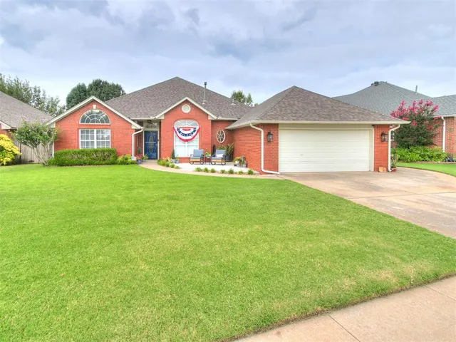Photo 2 — 804 Fairway Drive, Norman, OK 73069