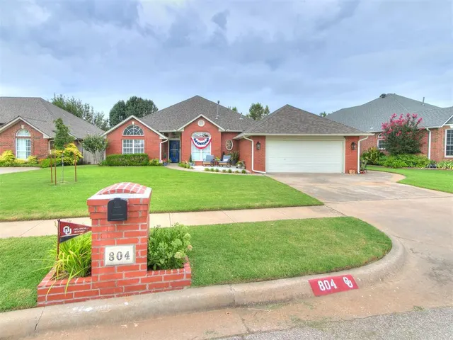 Photo 4 — 804 Fairway Drive, Norman, OK 73069