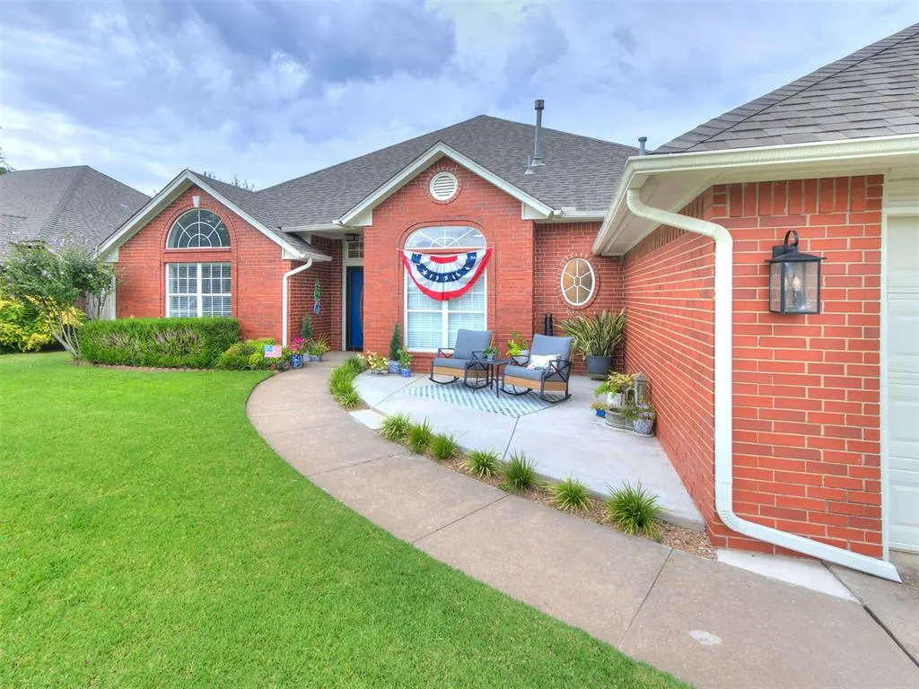Photo 5 — 804 Fairway Drive, Norman, OK 73069