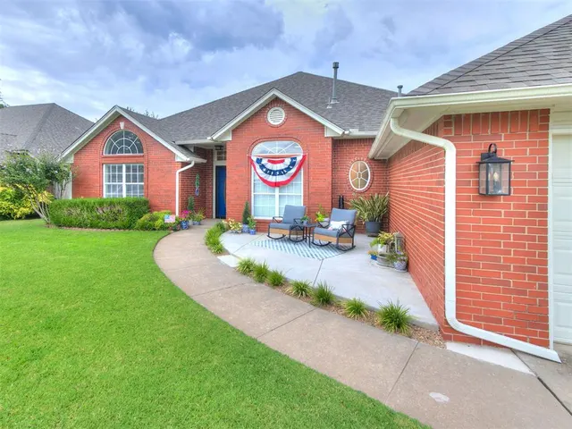 Photo 5 — 804 Fairway Drive, Norman, OK 73069