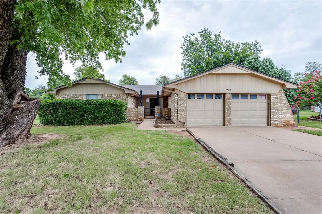 Photo 2 — 908 S Meadow Lane, Mustang, OK 73064