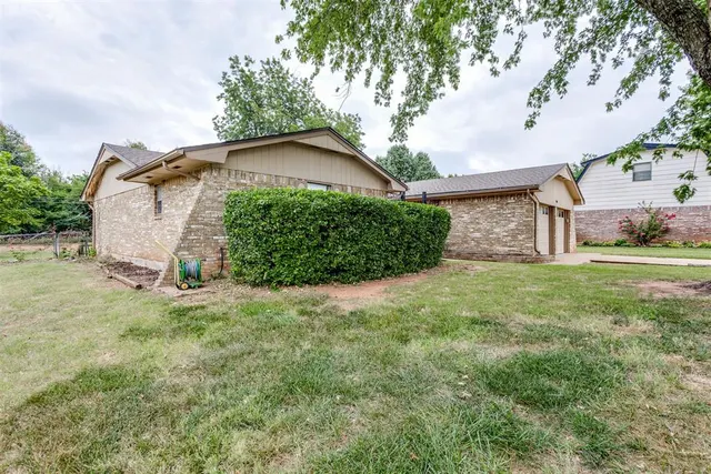 Photo 3 — 908 S Meadow Lane, Mustang, OK 73064