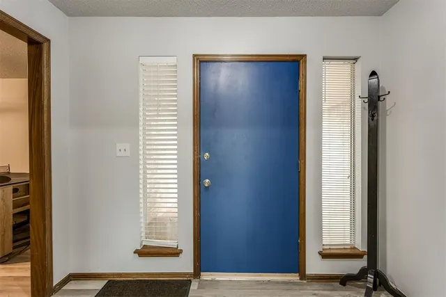 Photo 6 — 908 S Meadow Lane, Mustang, OK 73064