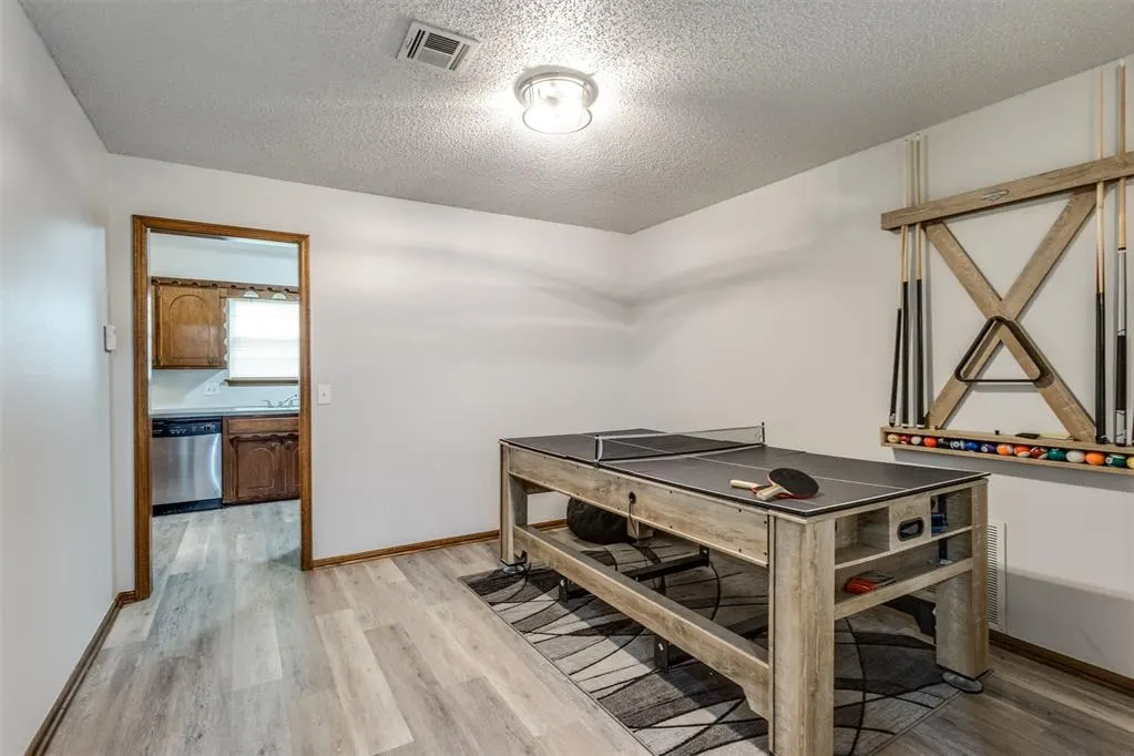 Photo 7 — 908 S Meadow Lane, Mustang, OK 73064