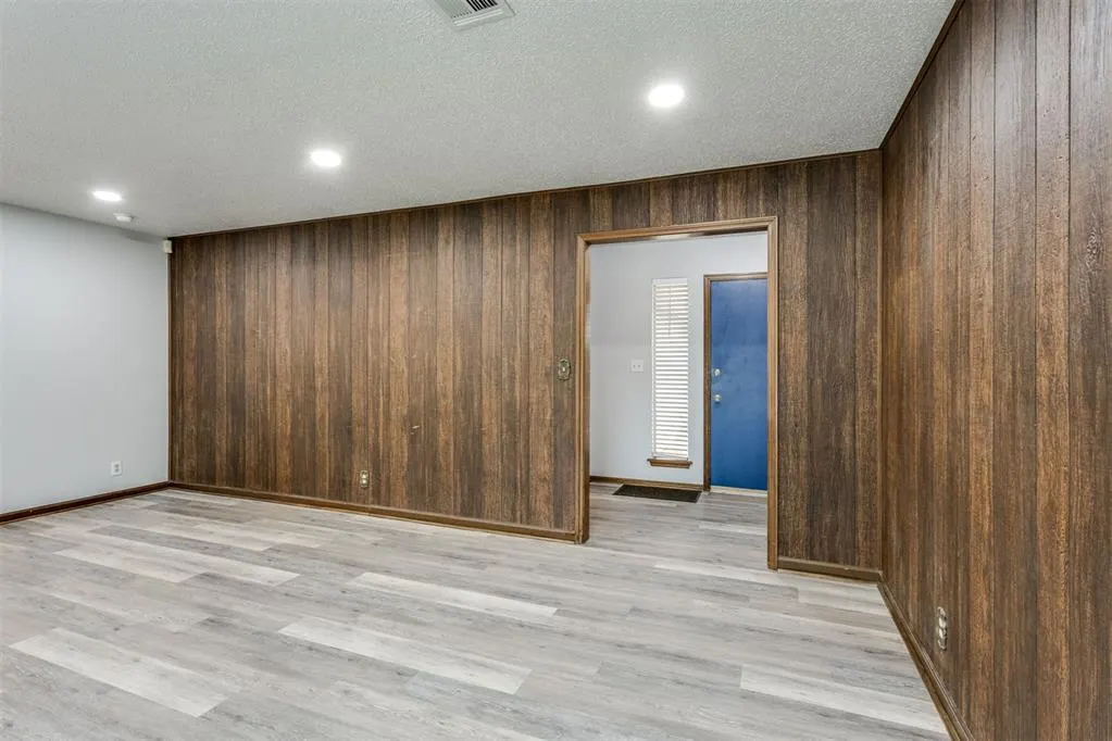 Photo 11 — 908 S Meadow Lane, Mustang, OK 73064