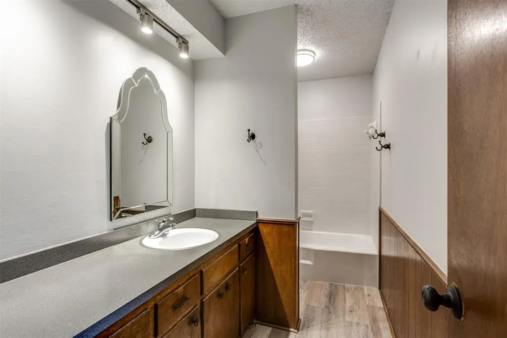 Photo 33 — 908 S Meadow Lane, Mustang, OK 73064