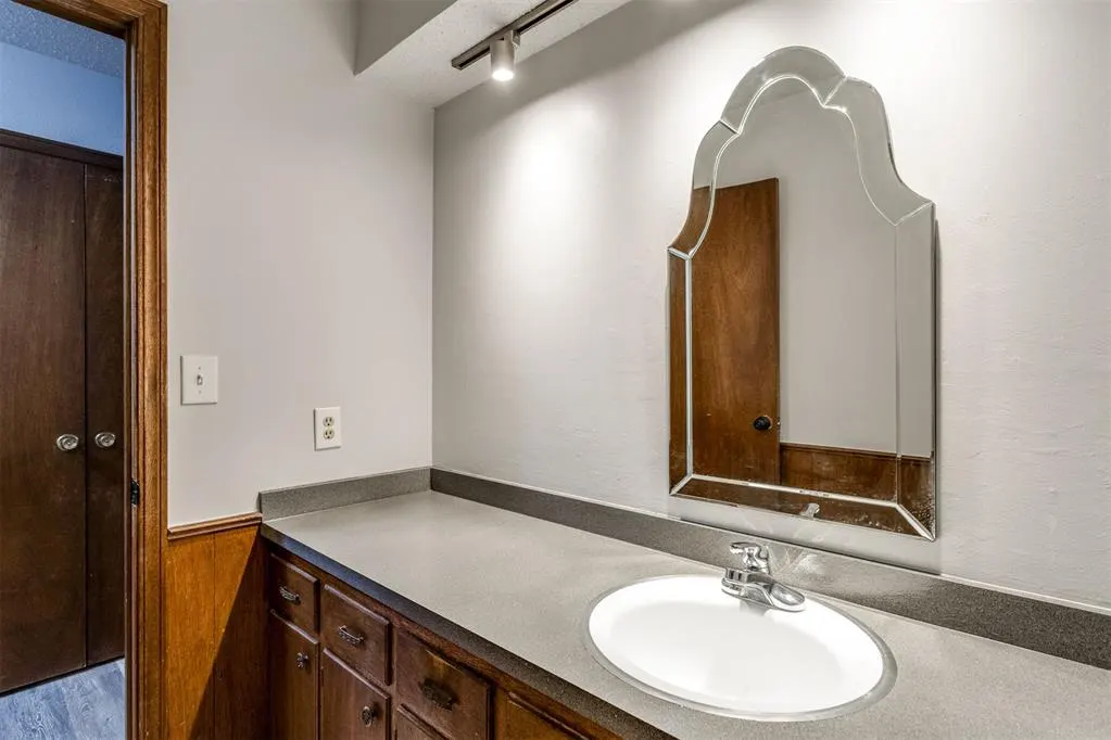 Photo 34 — 908 S Meadow Lane, Mustang, OK 73064