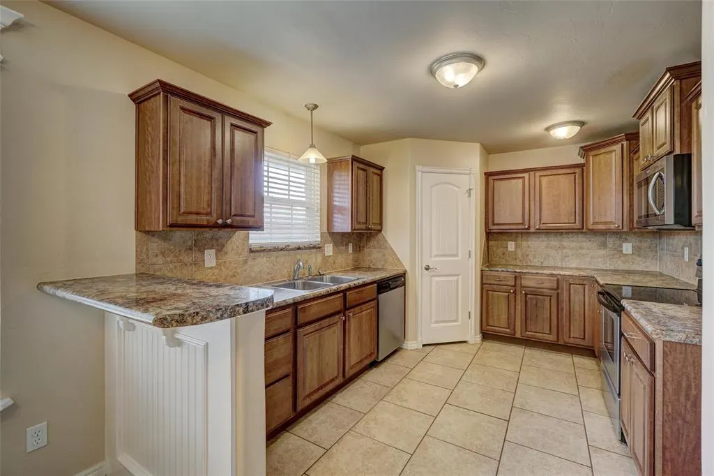 Photo 5 — 510 NE 20th Street, Newcastle, OK 73065
