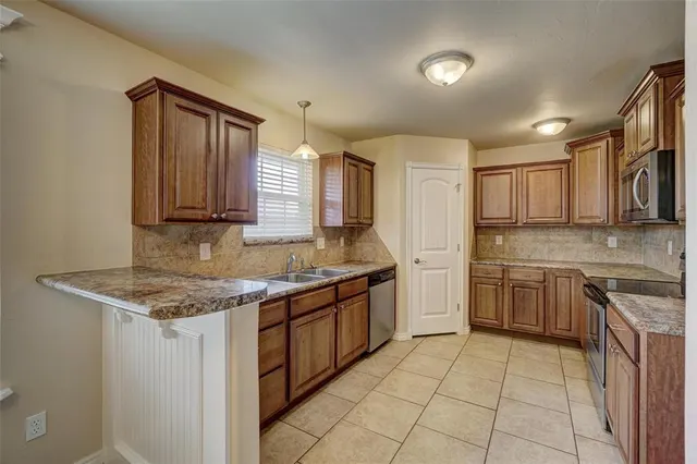 Photo 5 — 510 NE 20th Street, Newcastle, OK 73065