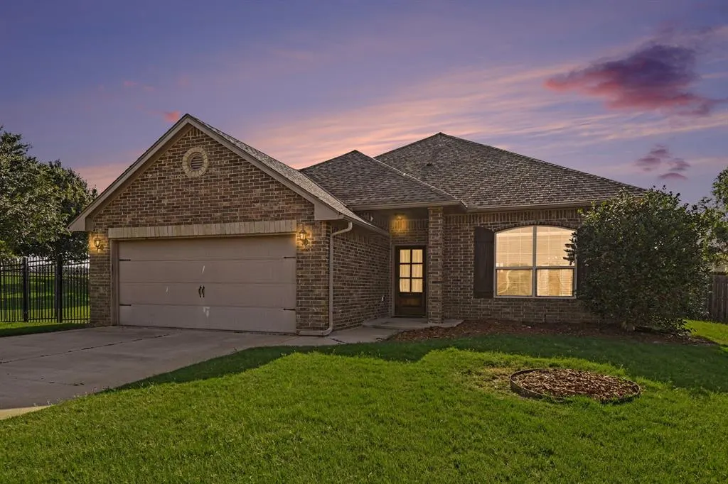 Photo 2 — 2132 Newbrook Drive, Edmond, OK 73003