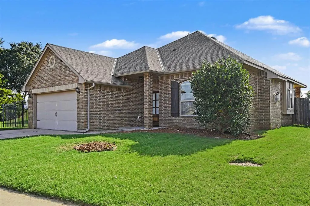 Photo 3 — 2132 Newbrook Drive, Edmond, OK 73003