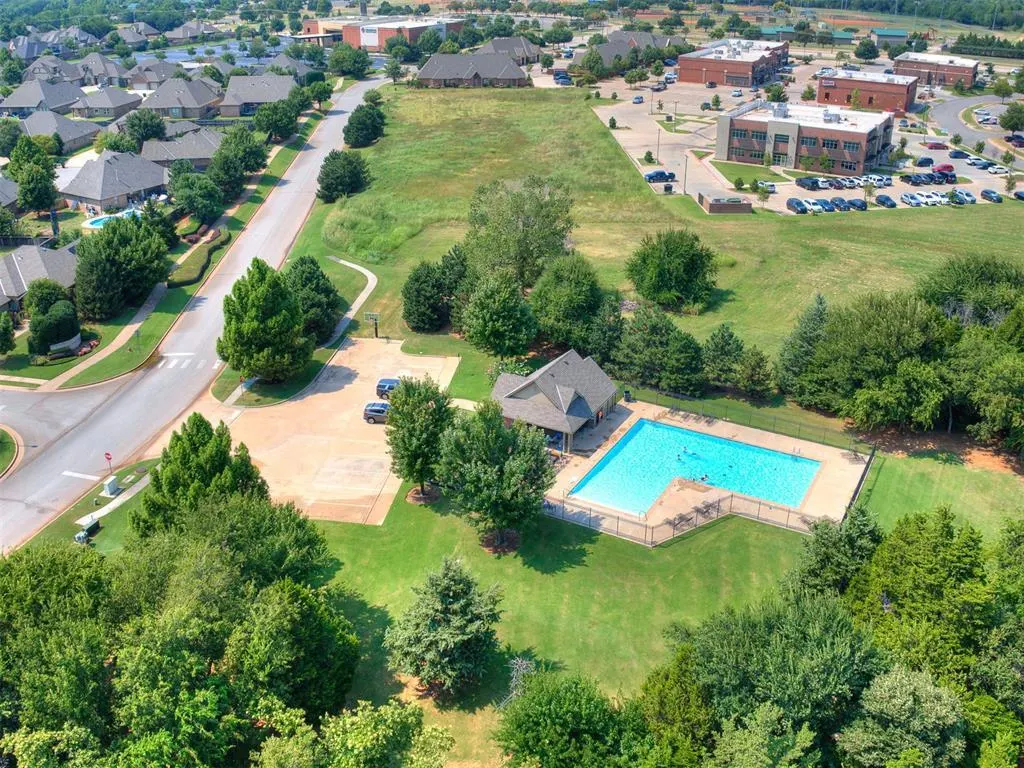 Photo 6 — 2132 Newbrook Drive, Edmond, OK 73003