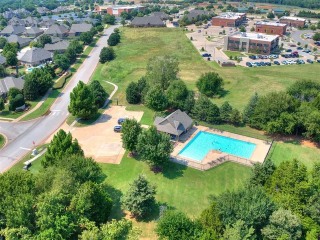 Photo 6 — 2132 Newbrook Drive, Edmond, OK 73003