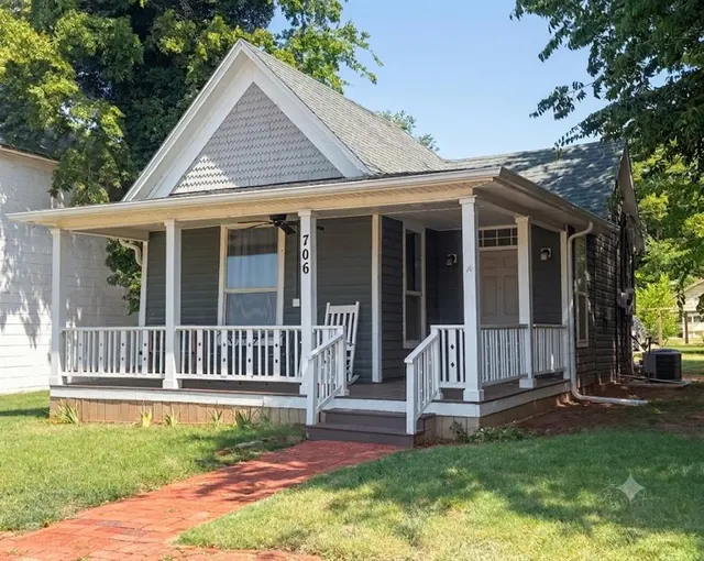 Front exterior — 706 E Springer Avenue, Guthrie, OK 73044