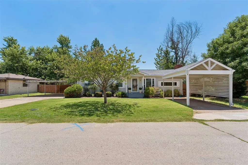 Front exterior — 811 2nd Street, Maysville, OK 73057