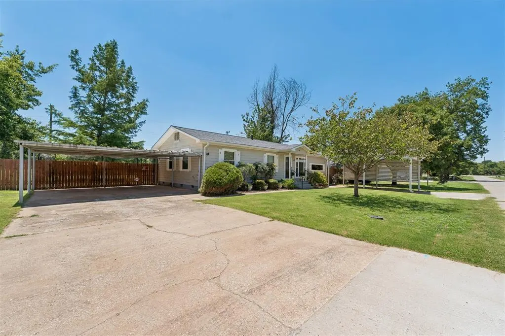 Photo 2 — 811 2nd Street, Maysville, OK 73057
