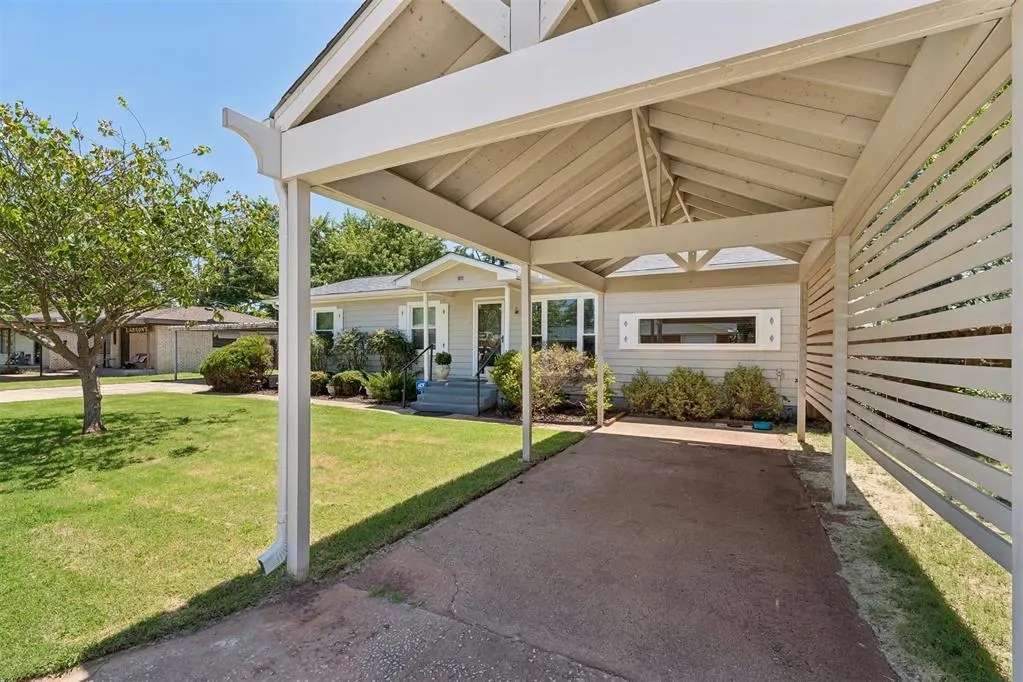 Photo 3 — 811 2nd Street, Maysville, OK 73057