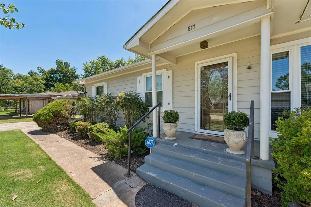 Photo 5 — 811 2nd Street, Maysville, OK 73057
