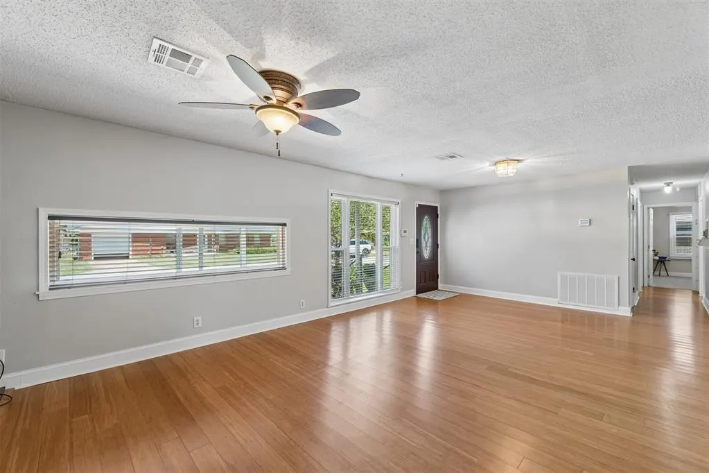 Photo 9 — 811 2nd Street, Maysville, OK 73057