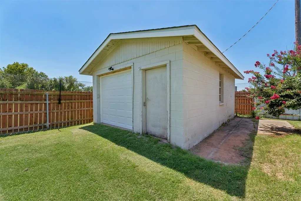 Photo 48 — 811 2nd Street, Maysville, OK 73057