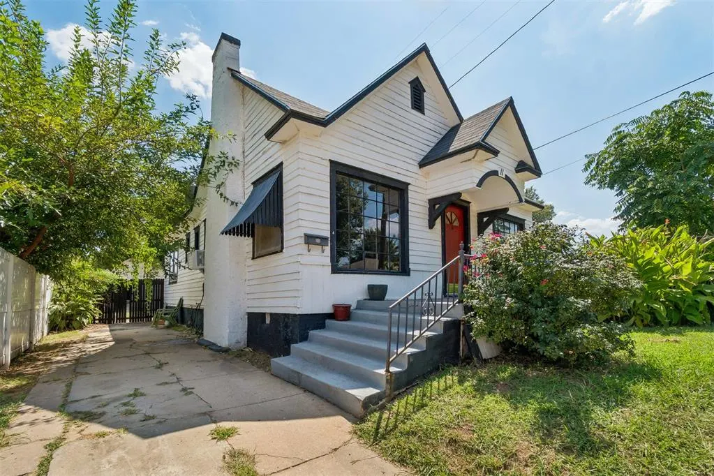 Front exterior — 11 W Drummond Street, Shawnee, OK 74801