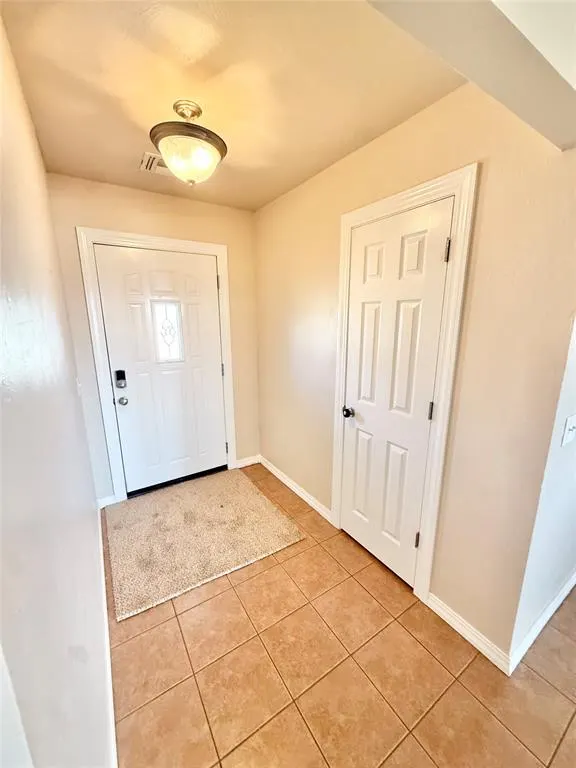 Photo 2 — 1512 Sommerset Place, Altus, OK 73521