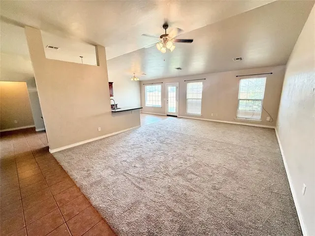 Photo 3 — 1512 Sommerset Place, Altus, OK 73521
