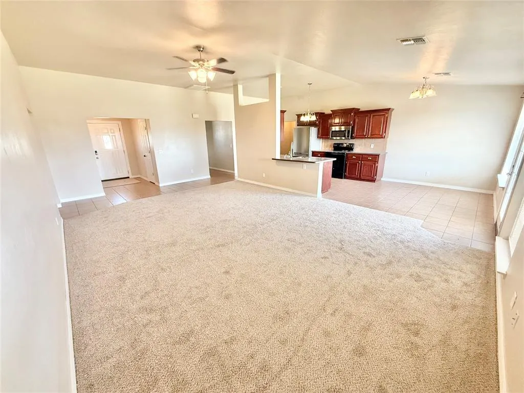 Photo 4 — 1512 Sommerset Place, Altus, OK 73521