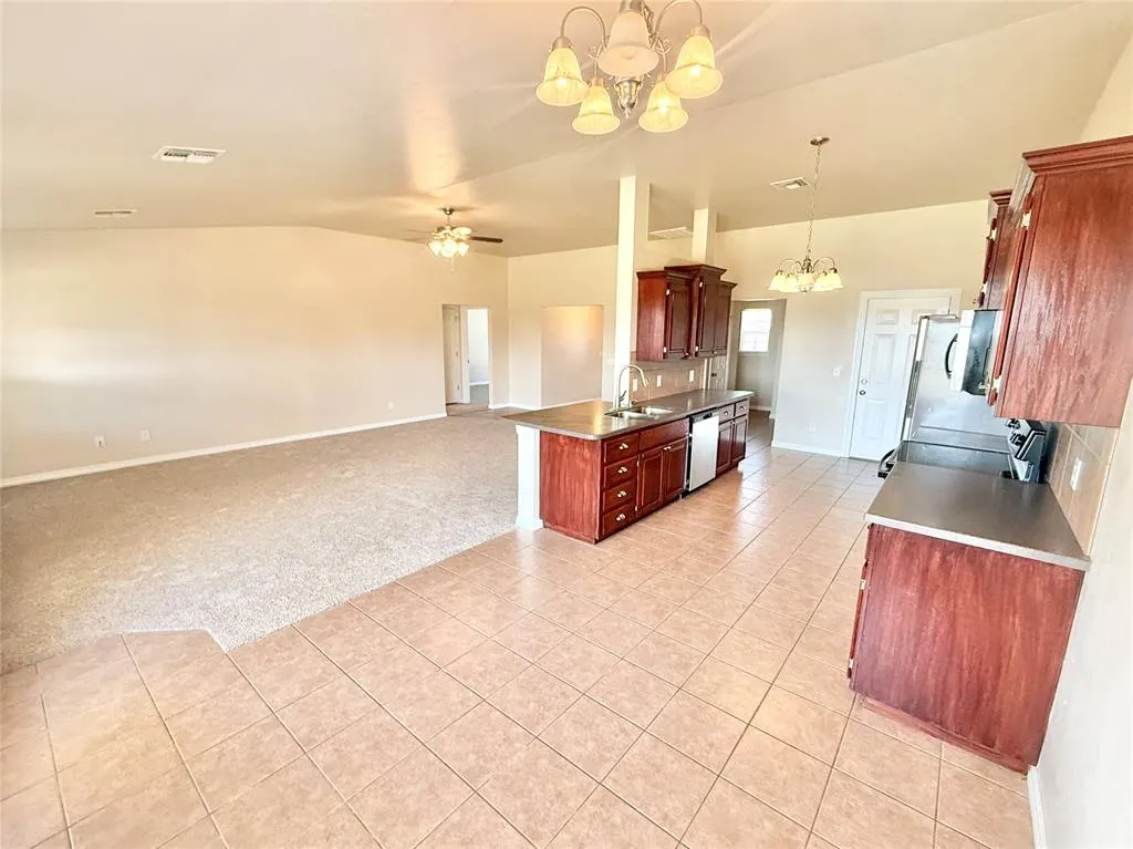 Photo 5 — 1512 Sommerset Place, Altus, OK 73521