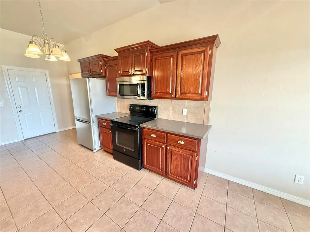 Photo 7 — 1512 Sommerset Place, Altus, OK 73521