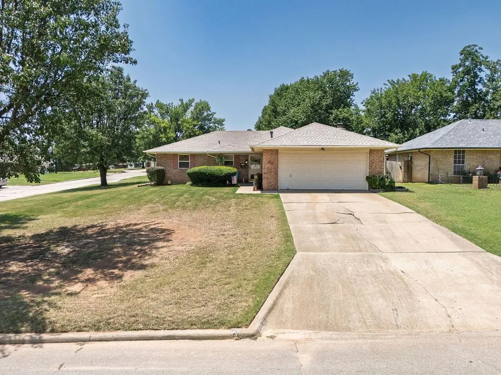 Front exterior — 29 Sequoyah Boulevard, Shawnee, OK 74801