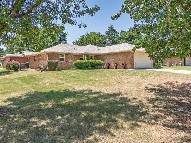 Photo 2 — 29 Sequoyah Boulevard, Shawnee, OK 74801