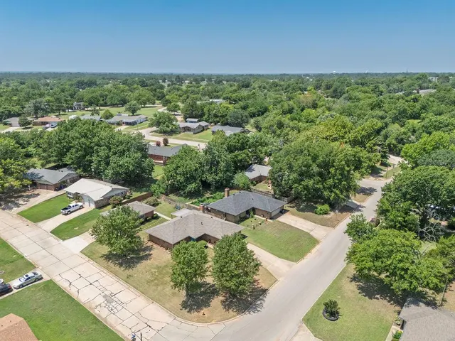 Photo 3 — 29 Sequoyah Boulevard, Shawnee, OK 74801