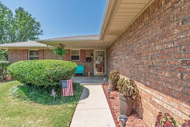 Photo 5 — 29 Sequoyah Boulevard, Shawnee, OK 74801