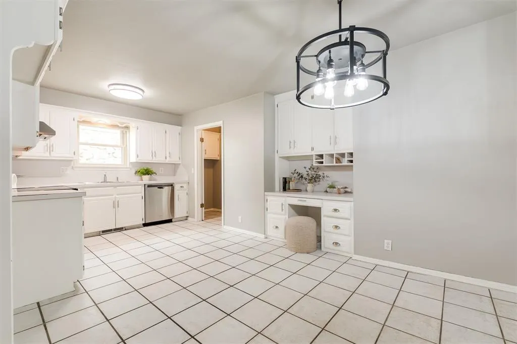 Photo 8 — 320 Elwood Drive, Edmond, OK 73013