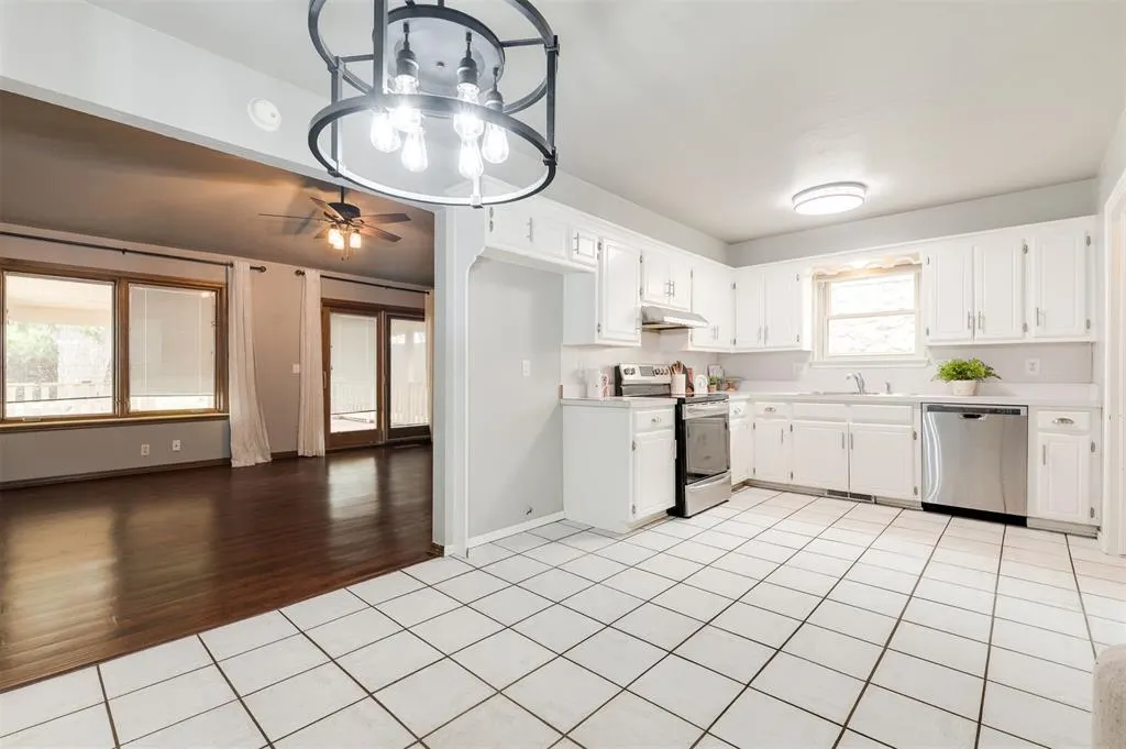 Photo 9 — 320 Elwood Drive, Edmond, OK 73013