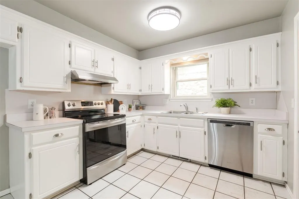 Photo 11 — 320 Elwood Drive, Edmond, OK 73013
