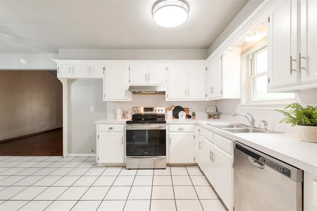 Photo 13 — 320 Elwood Drive, Edmond, OK 73013